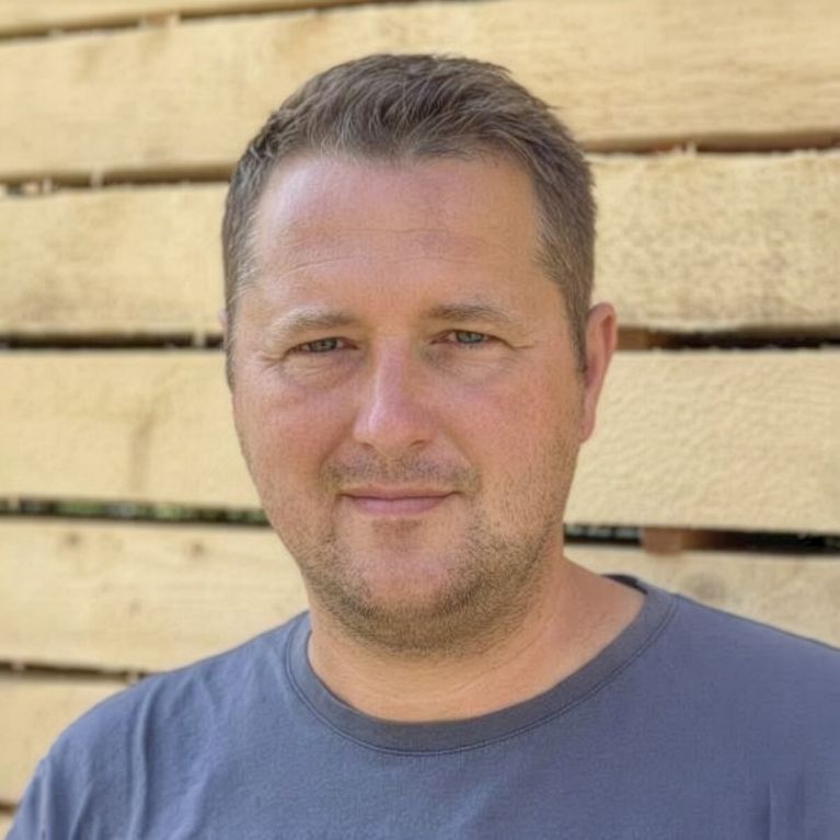 Porträt-Foto von Geschäftsführer Matthias Hahn